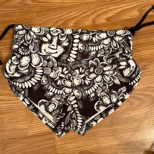 Nominou Lycra booty shorts